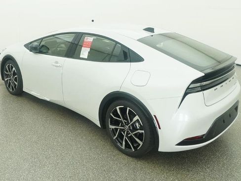 New 2026 Toyota Prius Plug-In Hybrid FWD image 3