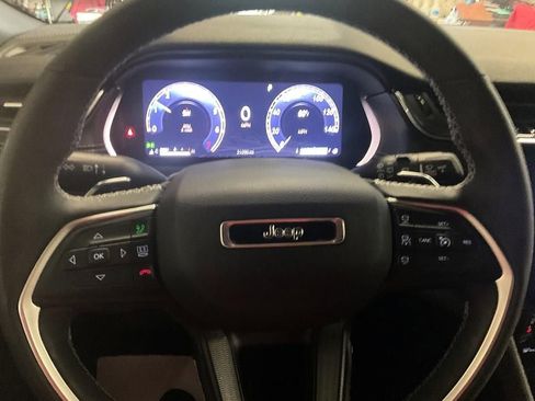 Used 2024 Jeep Grand Cherokee Altitude AWD/4WD image 21