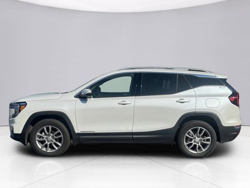Used 2024 GMC Terrain SLT w/ Infotainment Package II image 7