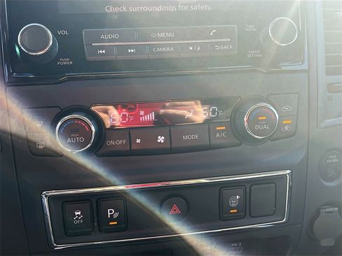 Used 2024 Nissan Titan SV w/ SV Convenience Package image 15