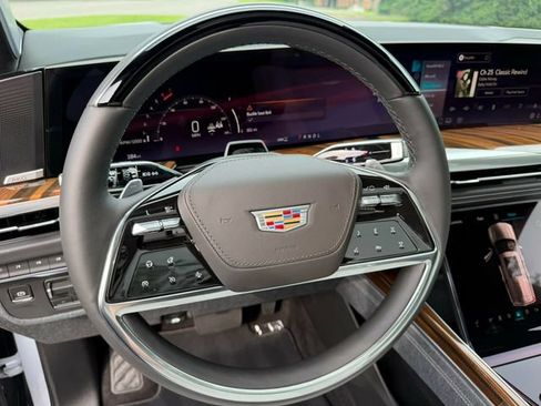 Used 2026 Cadillac Escalade ESV Platinum Luxury AWD/4WD image 38
