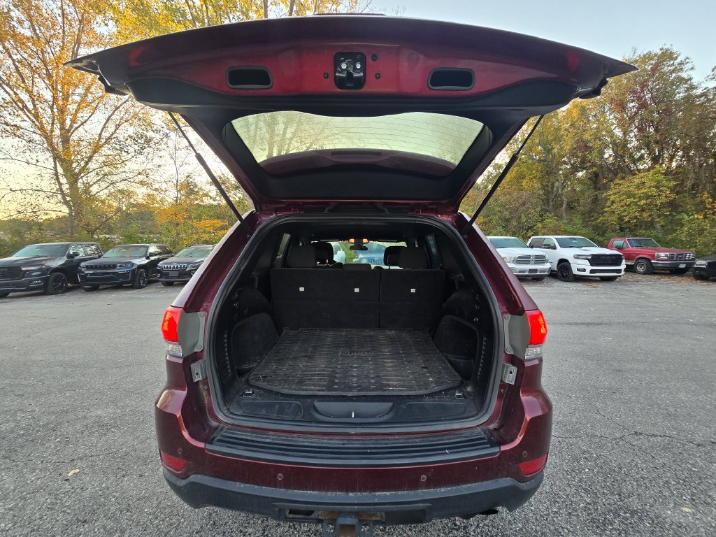 Used 2018 Jeep Grand Cherokee Laredo AWD/4WD image 25