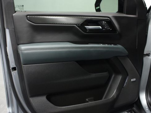 Used 2026 GMC Yukon AT4 w/ AT4 Premium Plus Package AWD/4WD image 11