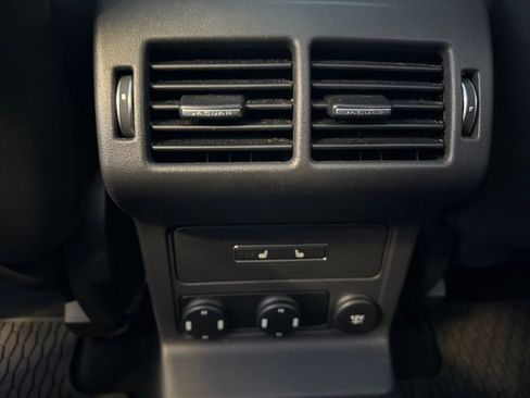 Used 2019 Jaguar F-PACE Premium image 22