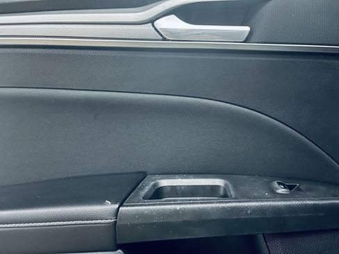 Used 2019 Ford Fusion SE FWD image 35