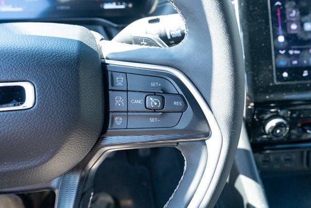 Certified 2025 Jeep Grand Cherokee Altitude AWD/4WD image 21