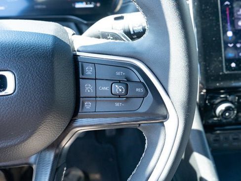 Certified 2025 Jeep Grand Cherokee Altitude AWD/4WD image 21