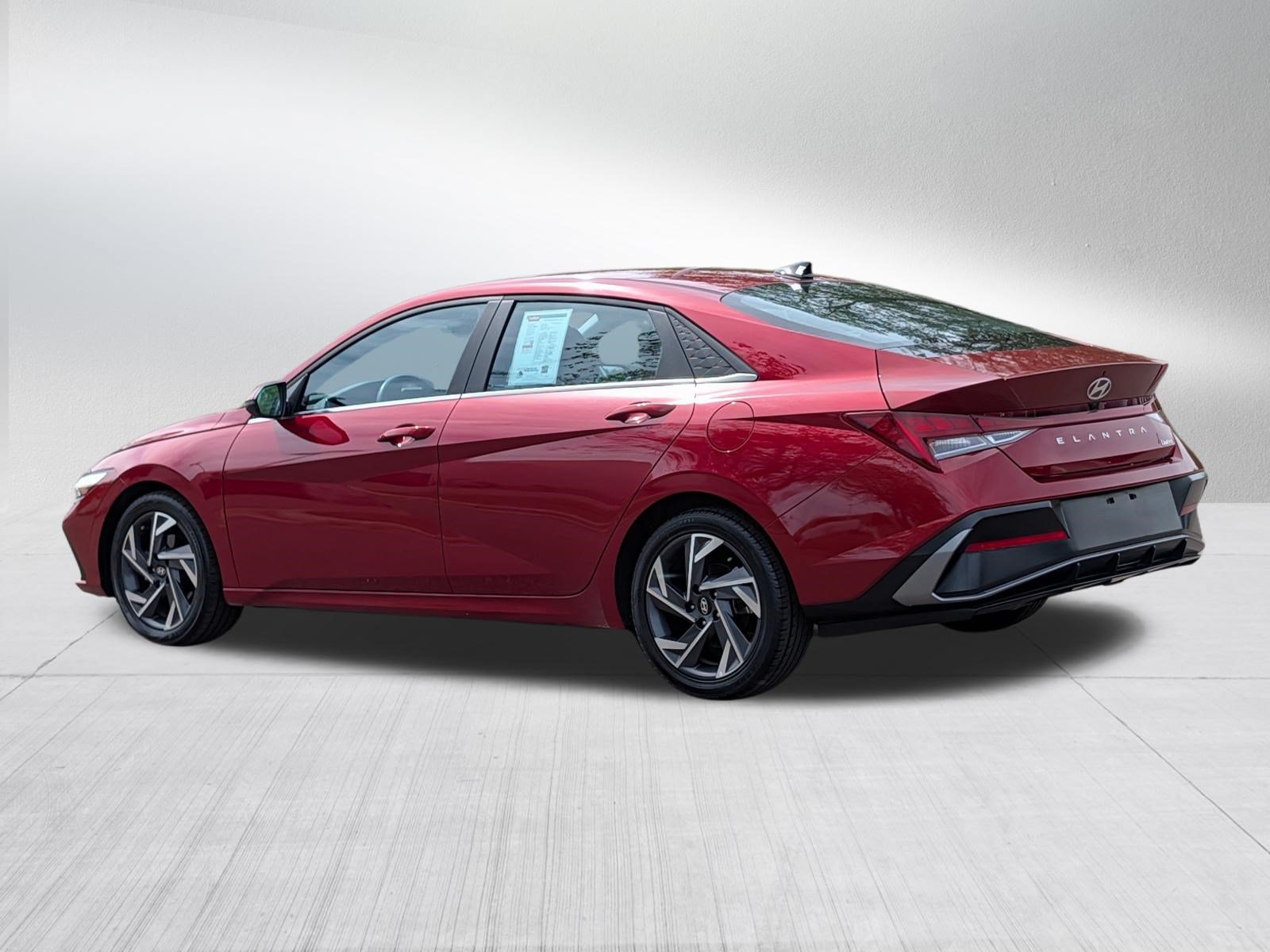 Used 2025 Hyundai Elantra Limited FWD image 5