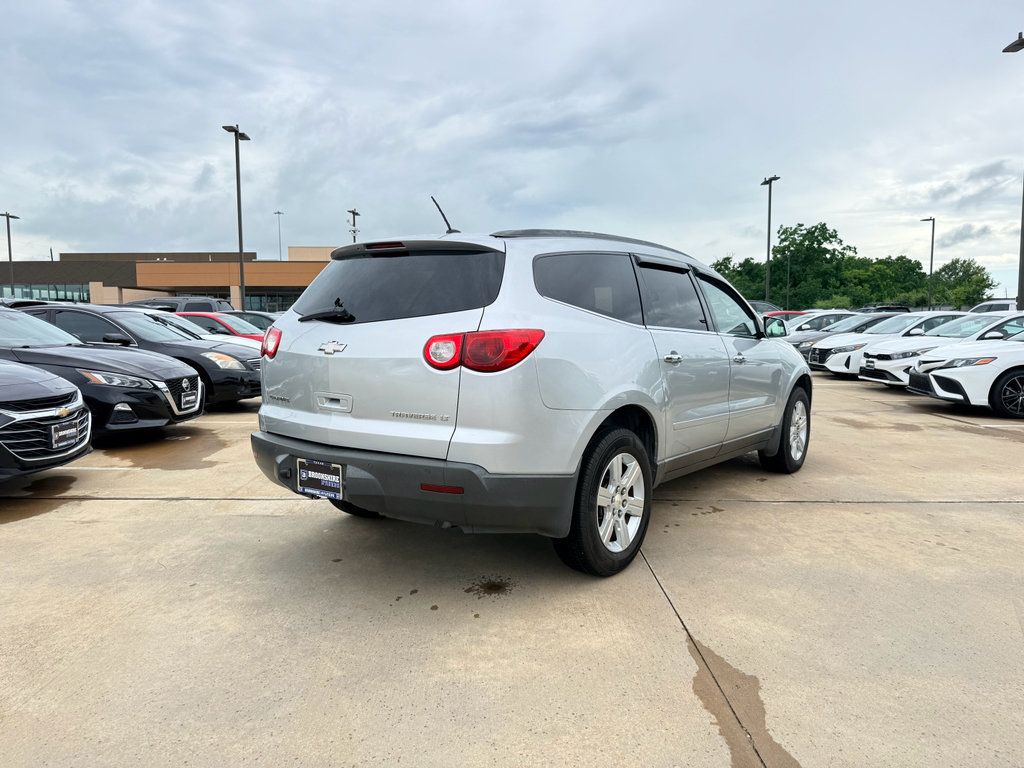 Used 2011 Chevrolet Traverse LT FWD image 7
