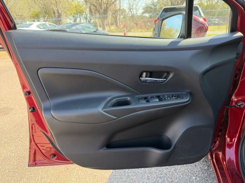 Used 2025 Nissan Versa SV image 18