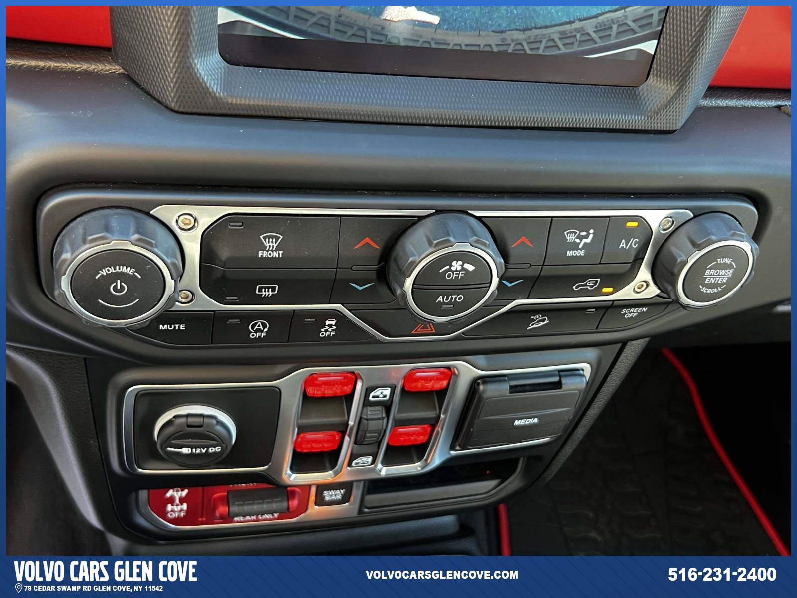 Used 2020 Jeep Wrangler Unlimited Rubicon w/ Dual Top Group AWD/4WD image 29