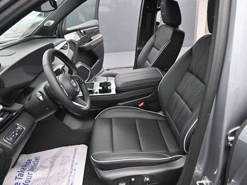Used 2025 Buick Enclave Avenir w/ LPO, Floor Liner Package AWD/4WD image 20