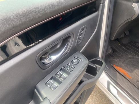 Used 2025 Honda Pilot TrailSport image 13