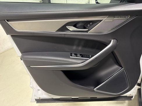 Used 2025 Jaguar F-PACE R-Dynamic S image 11