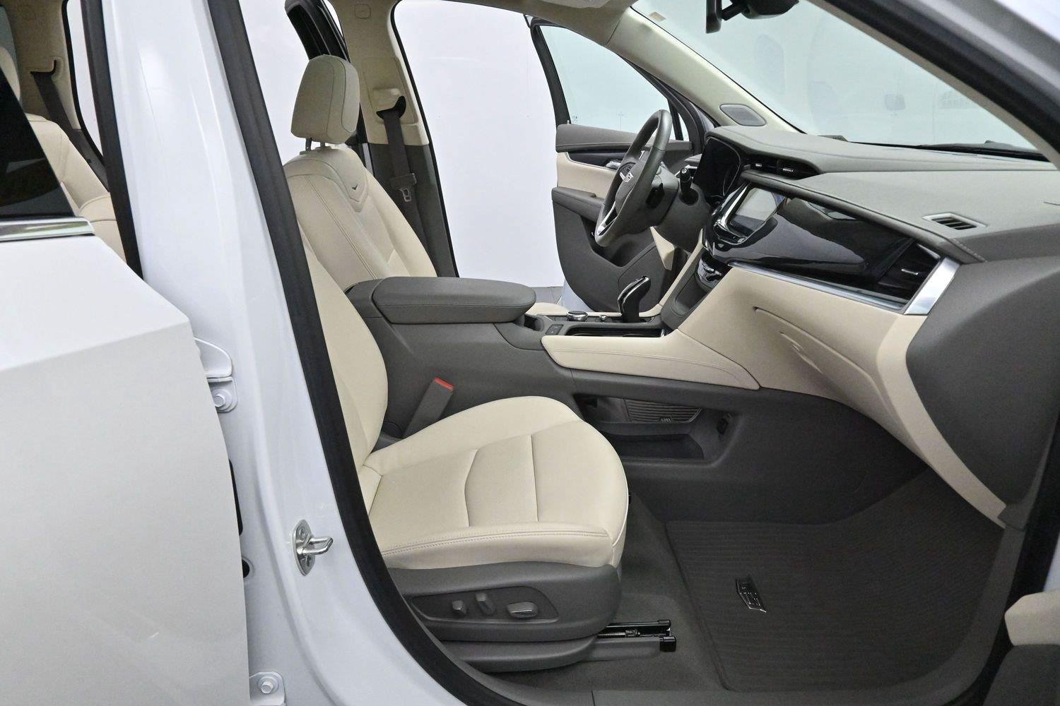 Certified 2024 Cadillac XT6 Premium Luxury AWD/4WD image 34