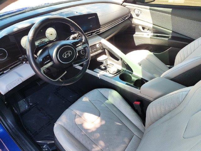 Used 2023 Hyundai Elantra Limited w/ Preferred Accessory Package FWD image 17