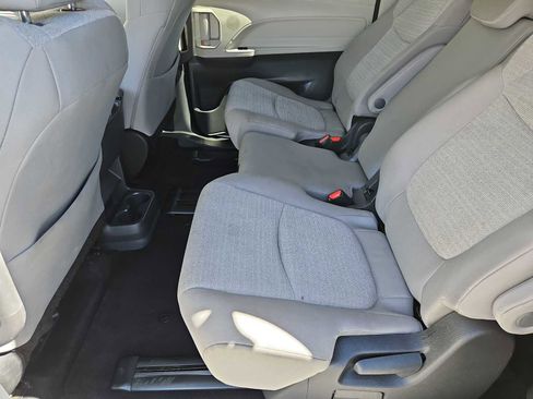 Used 2023 Toyota Sienna LE image 17