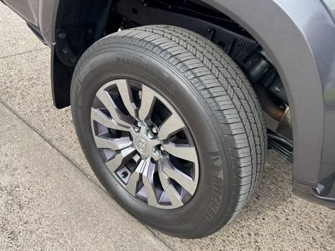 Used 2021 Toyota Tacoma Limited image 26