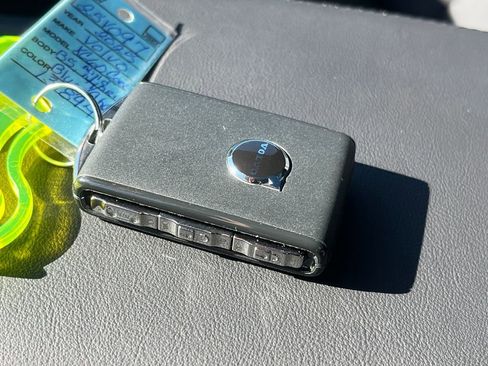 Used 2025 Volvo XC60 B5 Core image 35