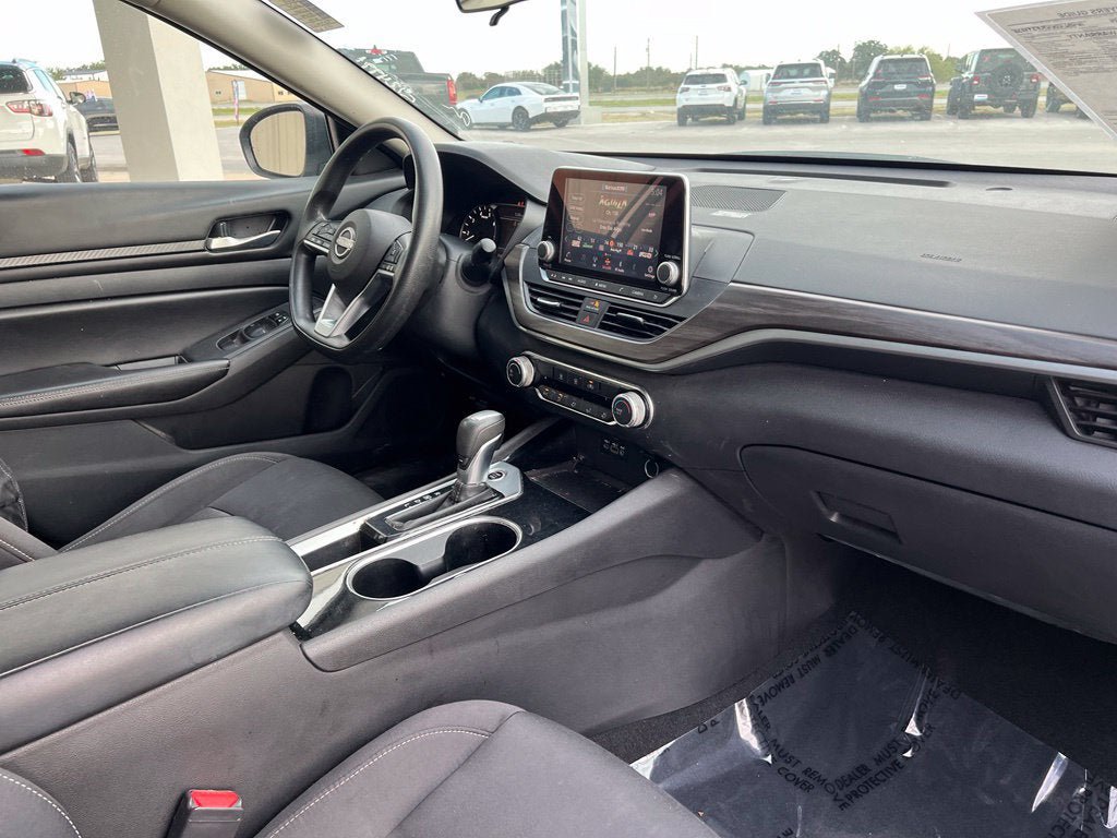 Used 2024 Nissan Altima 2.5 SV FWD image 28