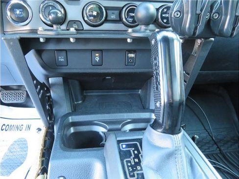 Used 2017 Toyota Tacoma TRD Off-Road w/ Tow Package (A/T) image 24