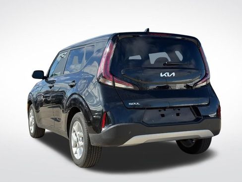 Used 2025 Kia Soul LX image 6