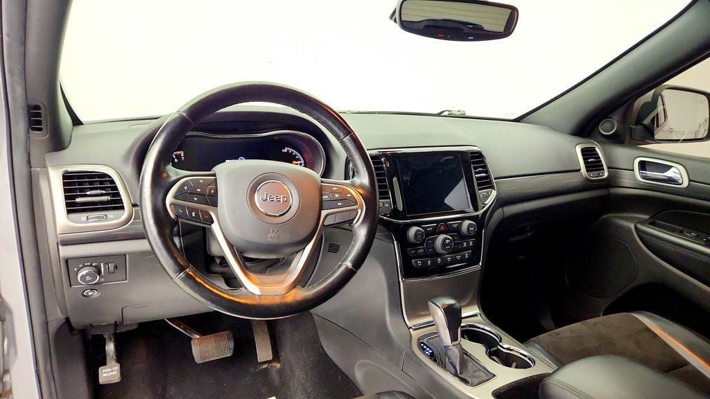 Used 2021 Jeep Grand Cherokee Laredo X AWD/4WD image 12