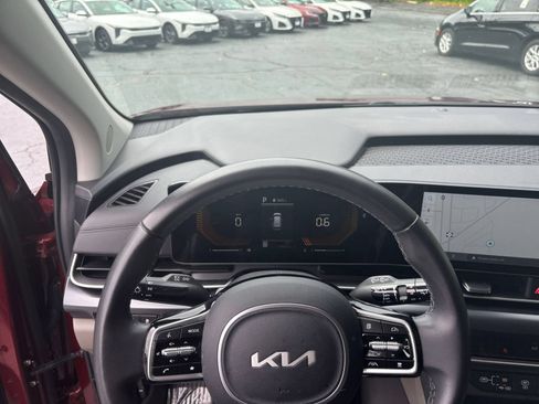 Used 2026 Kia Carnival FWD image 32