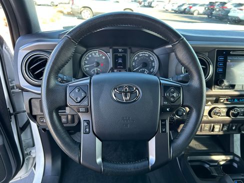 Used 2018 Toyota Tacoma TRD Off-Road image 12