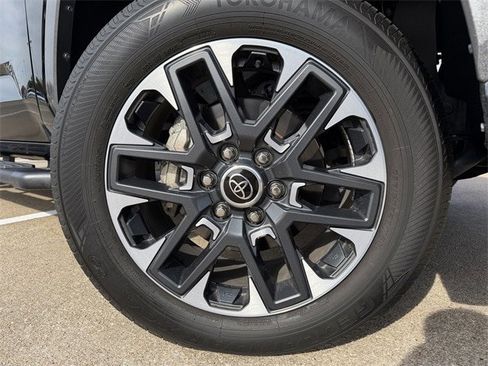 Used 2024 Toyota Tundra Limited image 11