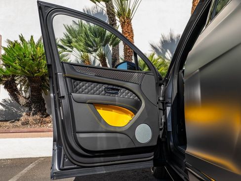 Used 2025 Bentley Bentayga S Black Edition image 32