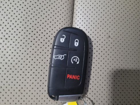 Used 2020 Jeep Grand Cherokee Limited w/ Luxury Group II image 32