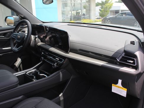 New 2026 Chevrolet Traverse LT w/ Sun and Wheel Package FWD image 15