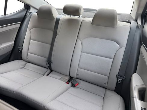 Used 2018 Hyundai Elantra SE FWD image 11