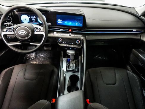 Used 2024 Hyundai Elantra SEL image 11