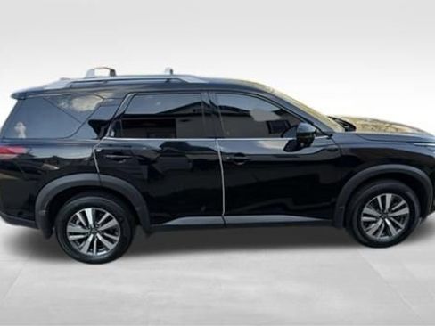Used 2024 Nissan Pathfinder SL AWD/4WD image 4