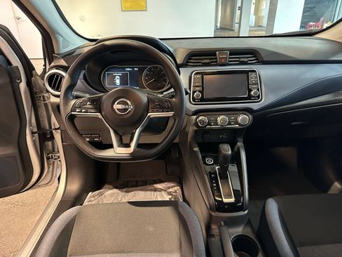 Used 2025 Nissan Versa SV FWD image 33