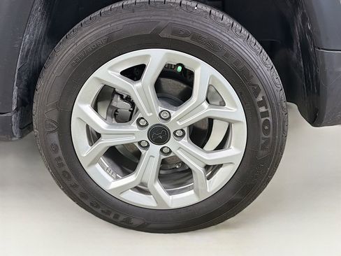 Used 2025 Jeep Compass Latitude AWD/4WD image 34