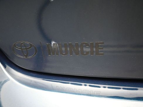 Used 2023 Chrysler Pacifica Pinnacle FWD image 41