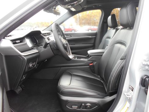 New 2025 Jeep Grand Cherokee Limited image 6