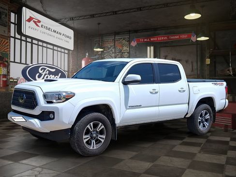 Used 2019 Toyota Tacoma TRD Sport AWD/4WD image 1