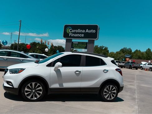 Used 2019 Buick Encore Essence FWD image 3