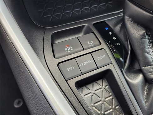 Used 2022 Toyota RAV4 LE image 20