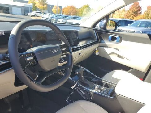 New 2026 Kia Sorento S FWD image 13