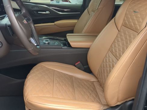 Used 2021 Cadillac Escalade Premium Luxury AWD/4WD image 17