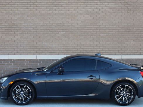 Used 2018 Subaru BRZ Limited w/ Popular Package #2 RWD image 2