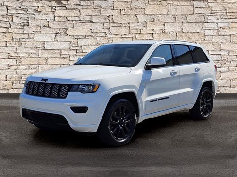 Used 2021 Jeep Grand Cherokee Laredo X image 1