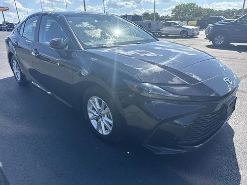 Used 2025 Toyota Camry LE FWD image 5