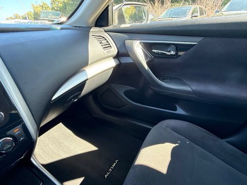 Used 2013 Nissan Altima 2.5 SV FWD image 32