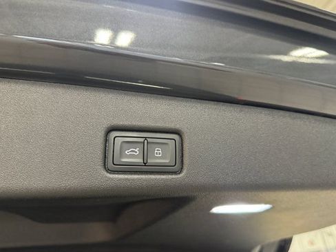 Used 2025 Audi Q5 Premium w/ Convenience Package AWD/4WD image 37